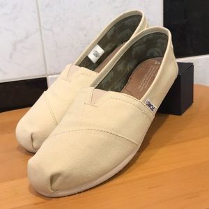 Toms Classic Natural Canvas Slip-On